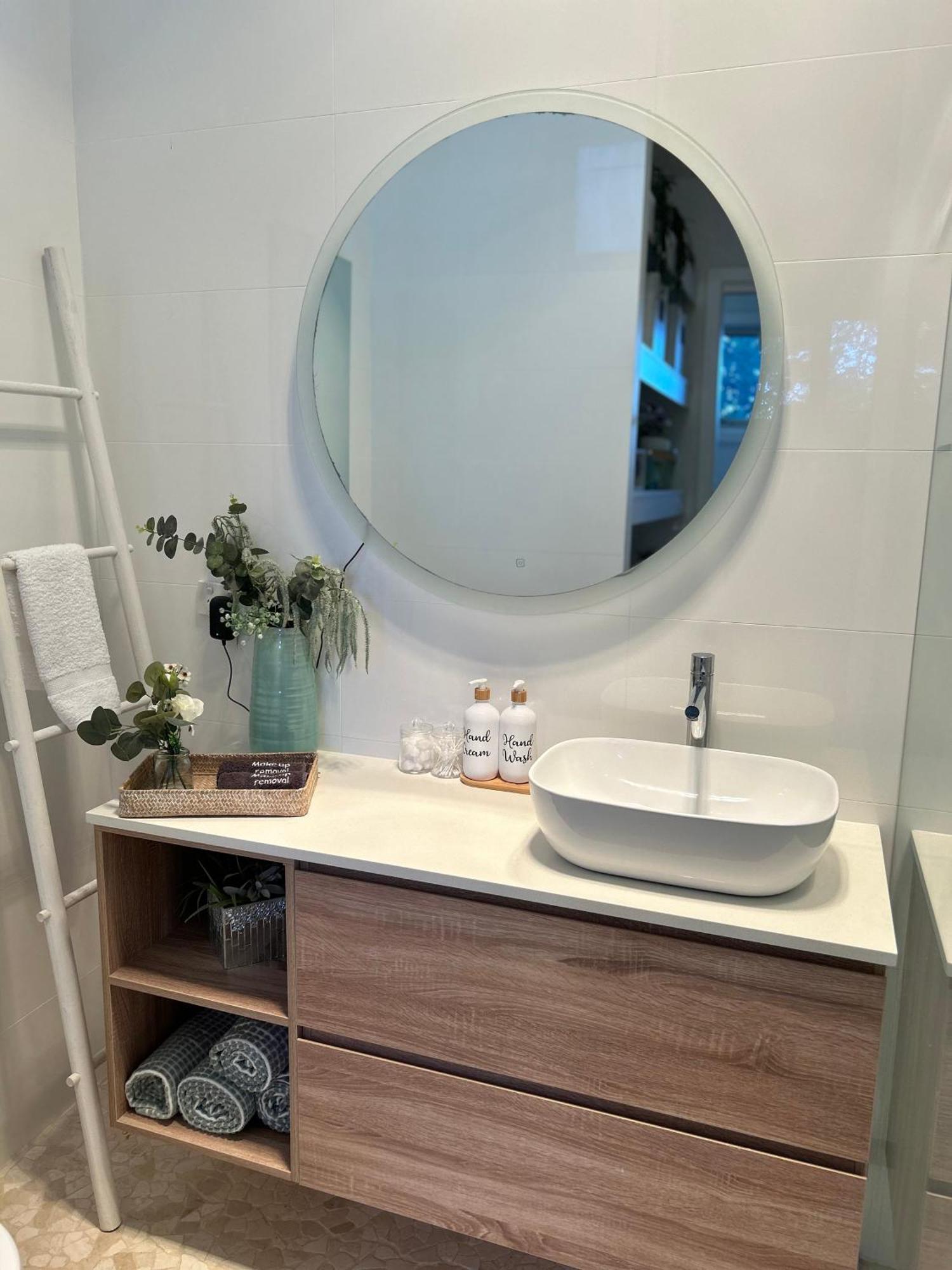 Family 2 Bedroom Brand New * Woonona
